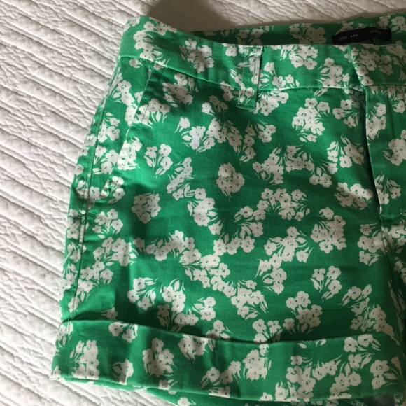 Shorts - Picture 4 of 5